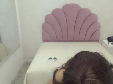 Cam4 Free Live Porn of michelle_pino27