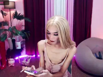 Cam4 Sex Cam of ItsmeMonica69