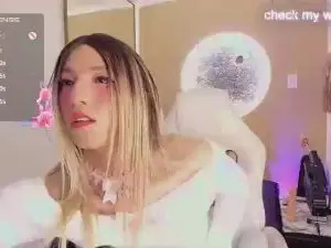 Cam4 Live Sex of YakiTai