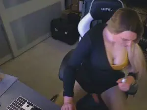 Cam4 Live Porn of NylonQueen87