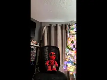 Chaturbate Live Sex Cam of deedeequeen420