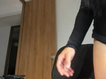 Chaturbate Nude Webcam of loovelymiia_