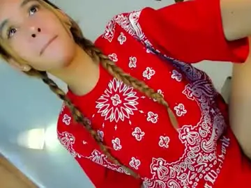 Chaturbate Live Sex Cam of classy_bombshellxx