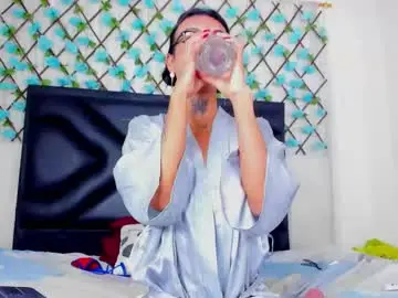 Chaturbate Live Porn of kataleyaa_horny