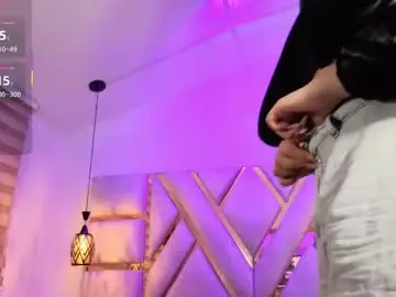 Chaturbate Live Porn of emily_roousee