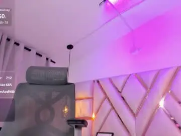 Chaturbate Nude Webcam of emily_roousee