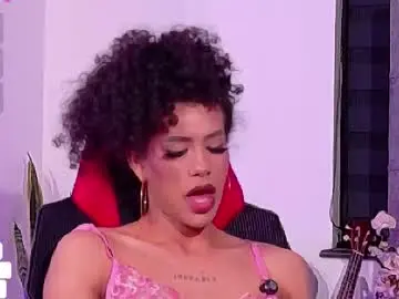 Chaturbate Live Sex Cam of lyadumont