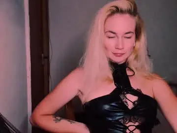 Chaturbate Best live sex cam show of carinfox