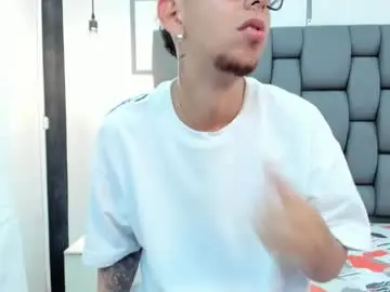 Chaturbate Live Sex Cam of skarletruiz