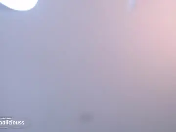 Chaturbate Live Sex Cam of candyshe