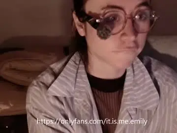 Chaturbate Live Sex Cam of emily_pearl_