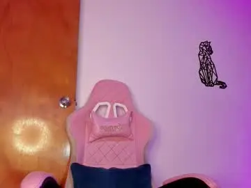 Chaturbate Live Sex Cam of emily_lady20