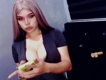 Chaturbate Sex Cam of hotsexyhugetrans