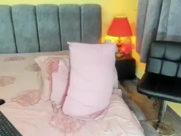 Chaturbate Live Sex Cam of celeste_funnyy