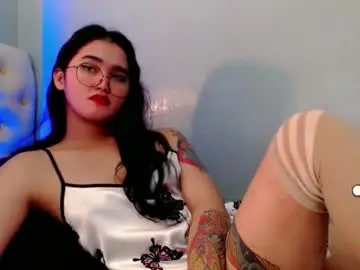Chaturbate Live Sex Cam of holly_sunshine69