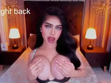 Chaturbate Nude Webcam of hennessygoddess69