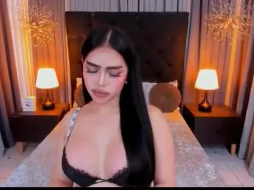 Chaturbate Nude Webcam of hennessygoddess69