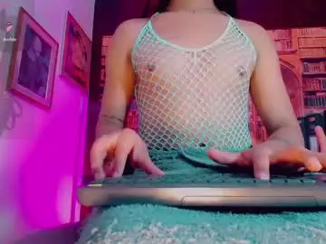 Chaturbate Live Sex Cam of emeli_roushot