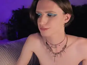 Chaturbate Live Sex Cam of kira_long