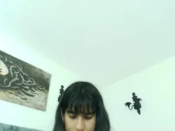 Chaturbate Live Sex Cam of bella_poisonous