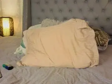 Chaturbate Live Sex Cam of shantaljoness