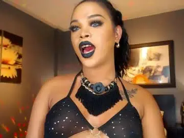 Chaturbate Watch Live Sex Cams of urmajestytyra