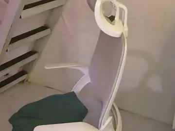 Chaturbate Free Live Porn of averageuncut1