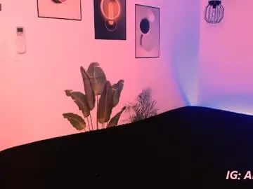 Chaturbate Live Sex Cam of sweetjames2810