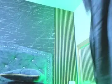 Chaturbate Live Sex Cam of diosaa_golden