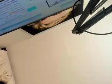 Chaturbate Live Sex Cam of sarita_loven