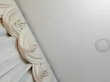 Chaturbate Live Sex Cam of sarita_loven