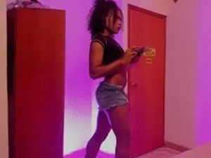 Streamate Live Sex Cam of LaGoldenBitch