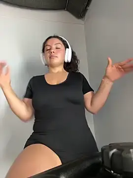 Stripchat Live Sex Cam of Nathcurly_