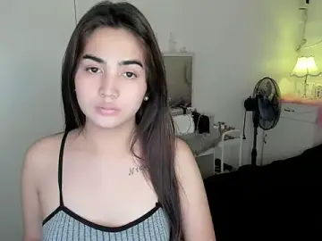 Stripchat Live Sex Cam of nica_doll