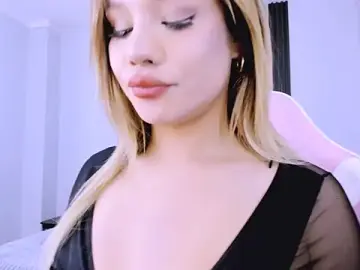 Stripchat Live Sex Cam of Keendall__