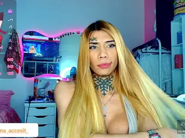 Stripchat Live Sex Cam of caroline_cossei