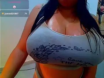 Stripchat Sex Cam of Bigcocksexyluisa