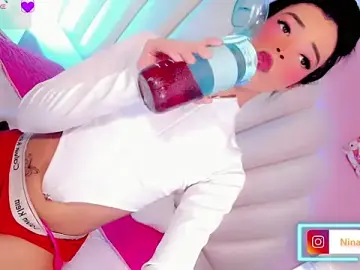 Stripchat Sex Cam of Nina_Keyli