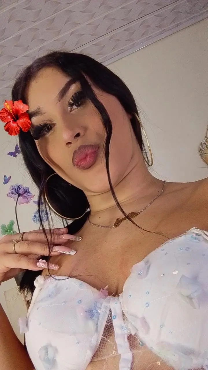 Emily_Hotss