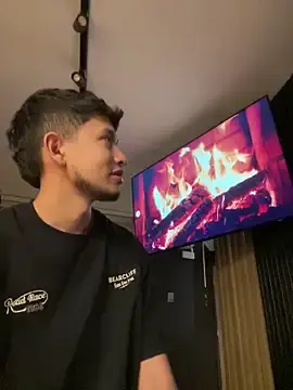 Stripchat Live Porn of MrJ_Victoria