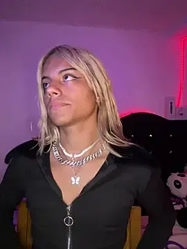 Stripchat Watch Live Sex Cams of andyy_x