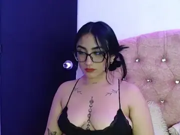 Stripchat Sex Cam of SeleneMore