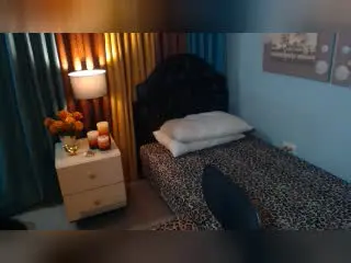 Xlovecam Watch Live Sex Cams of WetandWildFantasy