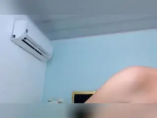 Xlovecam Nude Webcam of MiaOwen