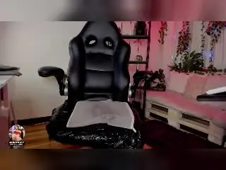 Xlovecam Free Porn Cam of KarolElegance